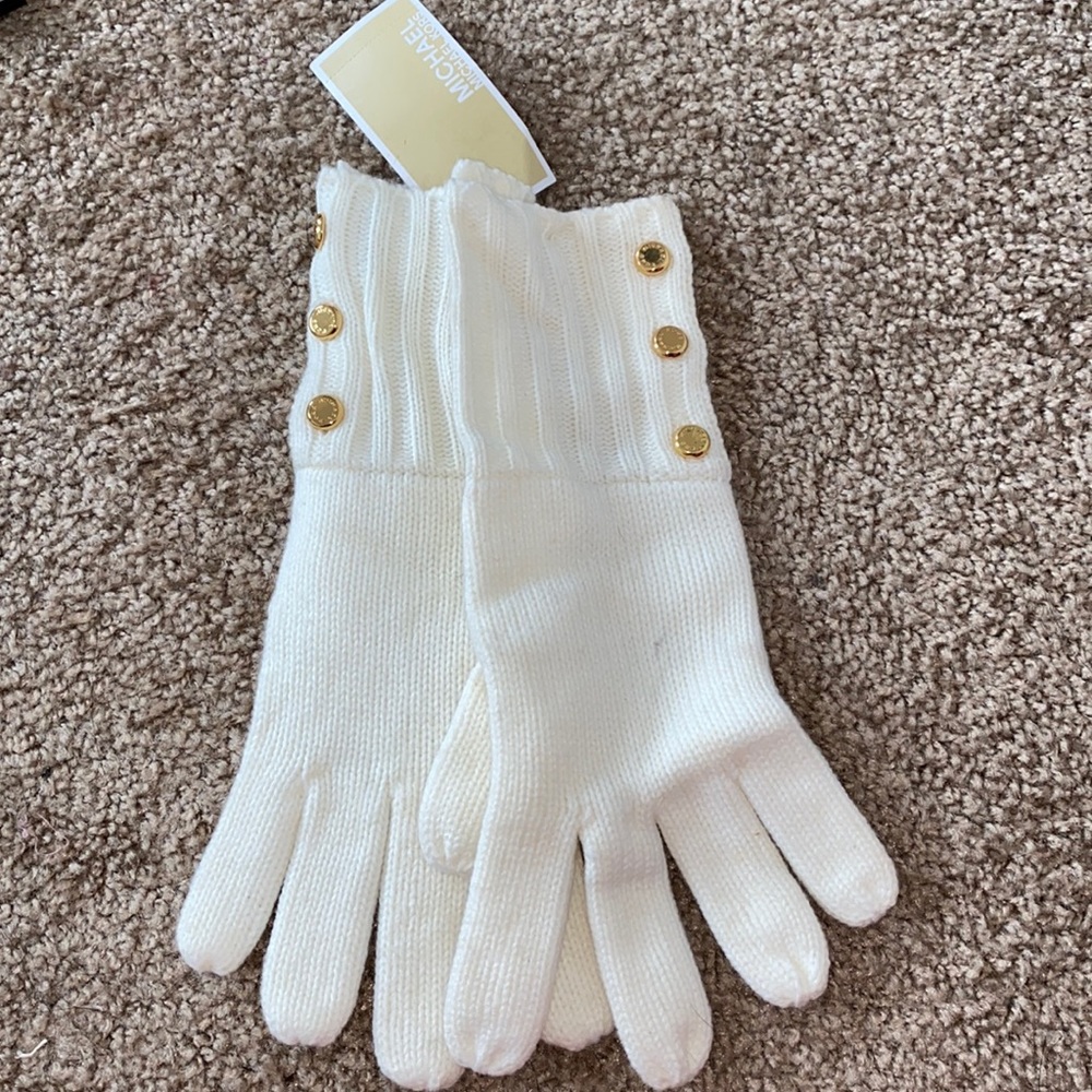 Brand New Micheal Korda Gloves